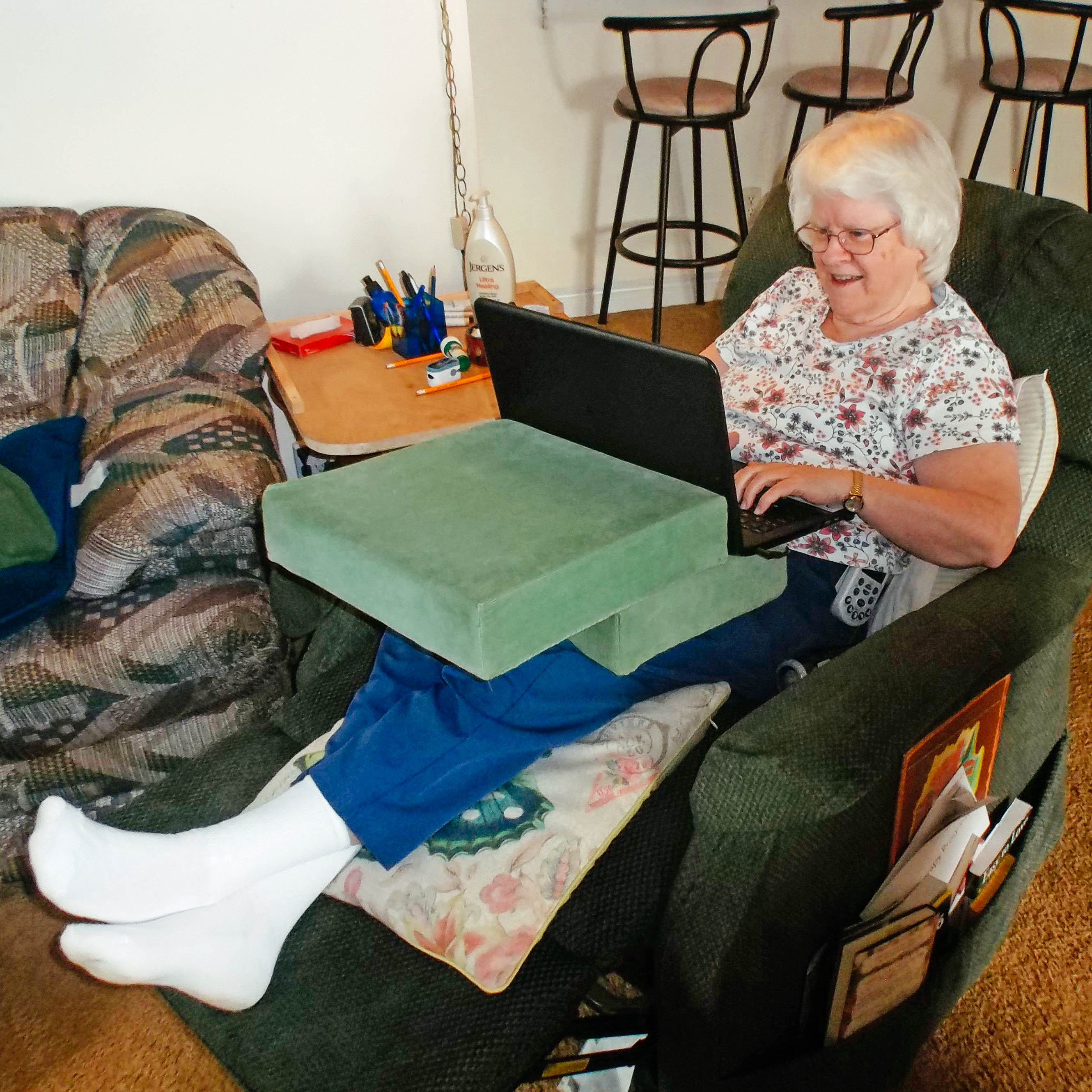 Carole Griffitts with her laptop, “Expanded World”